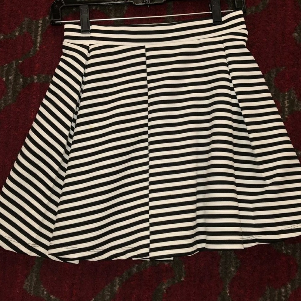 Skirt - Picture 2 of 2